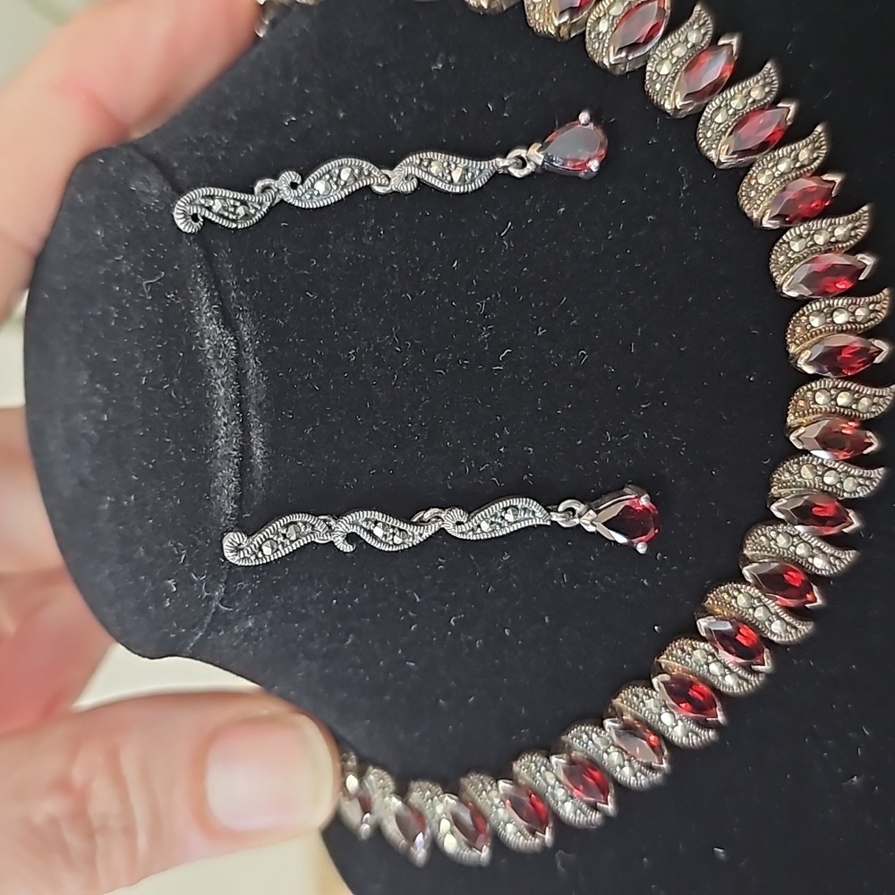 Gothy Garnet and Marcasite in sterling silver bracelet and earrings set - Picture 3 of 7